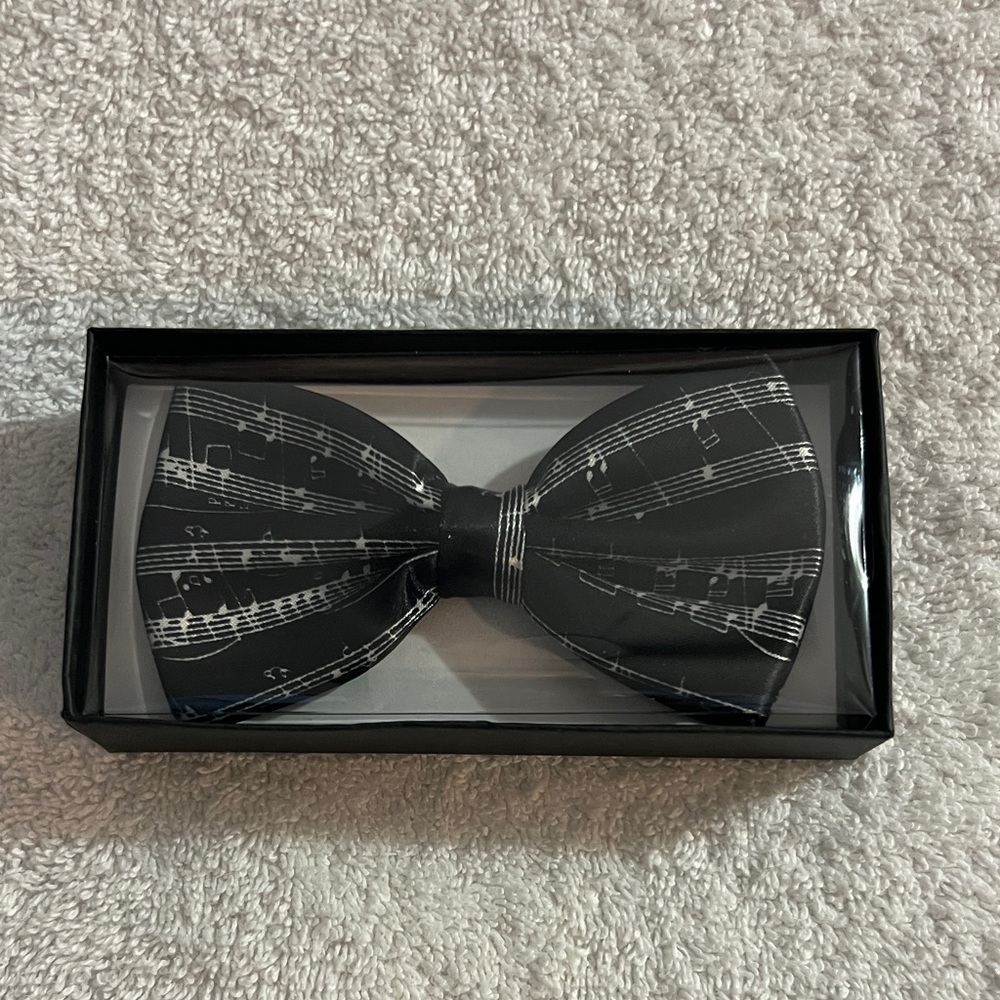 Tytus ties Black Music Note Bow Tie